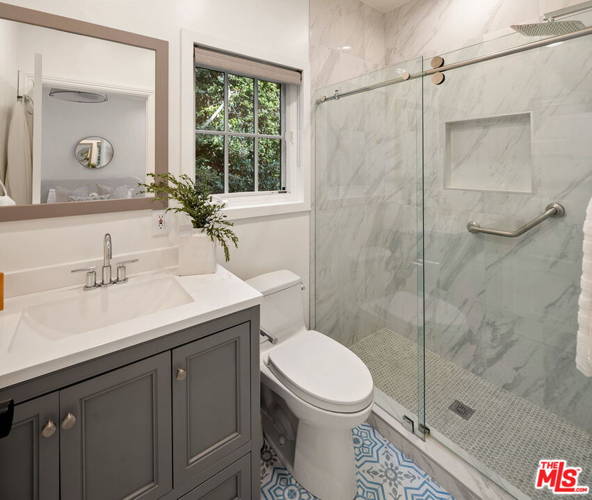 280 Homewood Road Los Angeles, CA 90049 - Photo 28 of 53 a bathroom with a sink toilet a mirror and shower