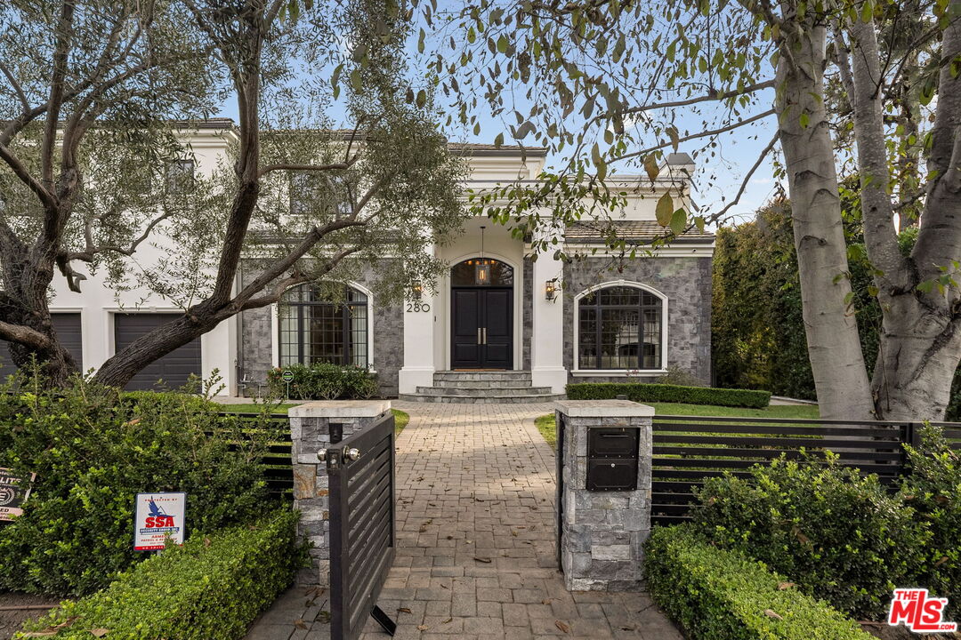 280 Homewood Road Los Angeles, CA 90049 - Photo 3 of 53