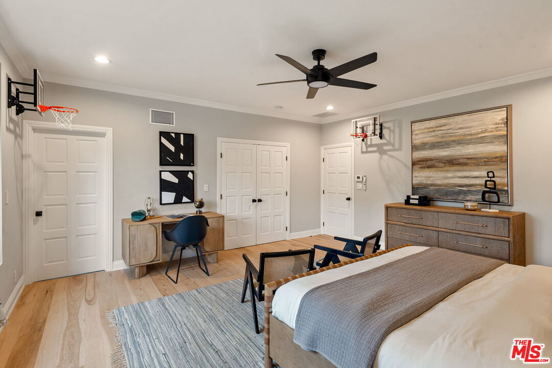 280 Homewood Road Los Angeles, CA 90049 - Photo 37 of 53 a bedroom with a bed and a desk