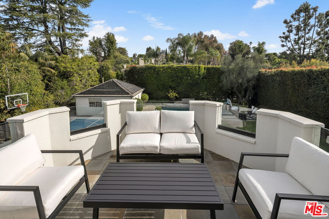 280 Homewood Road Los Angeles, CA 90049 - Photo 52 of 53