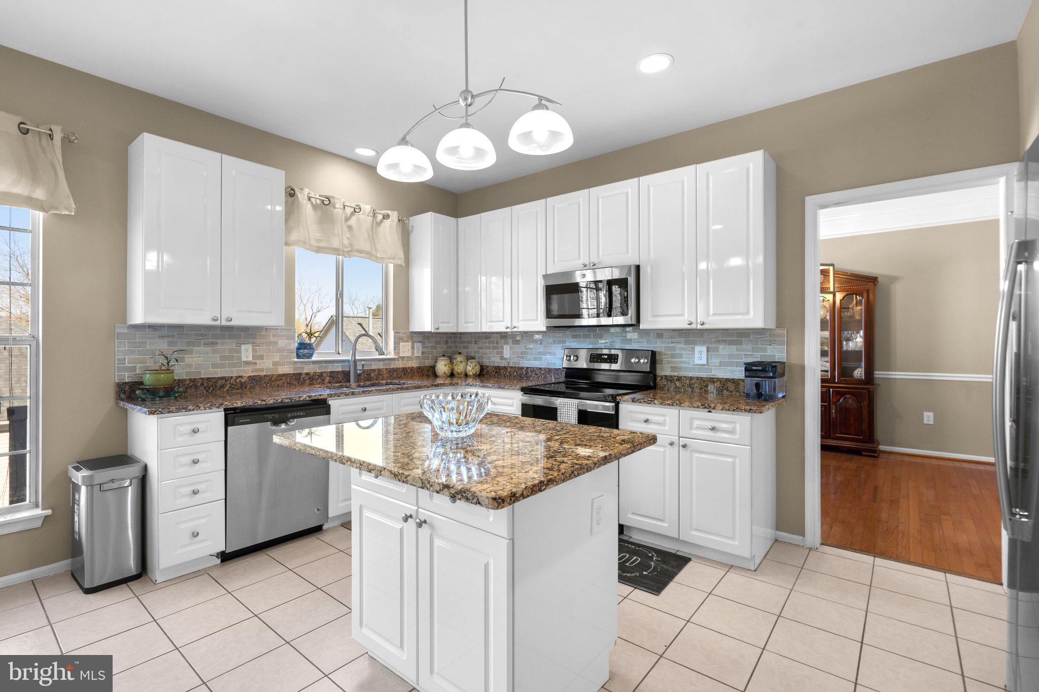 12921 Summit Ridge Terrace Germantown, MD 20874 - Photo 13 of 49 Granite counter tops