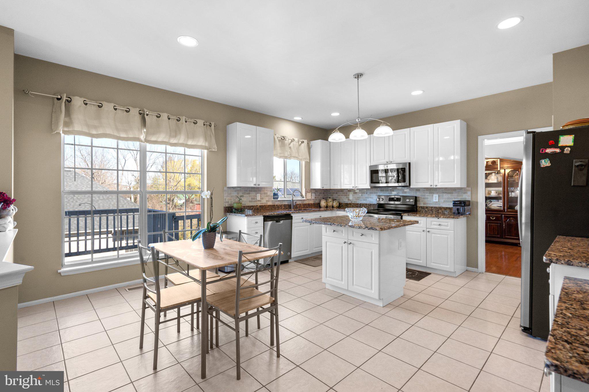 12921 Summit Ridge Terrace Germantown, MD 20874 - Photo 17 of 49 Light filled breakfast area