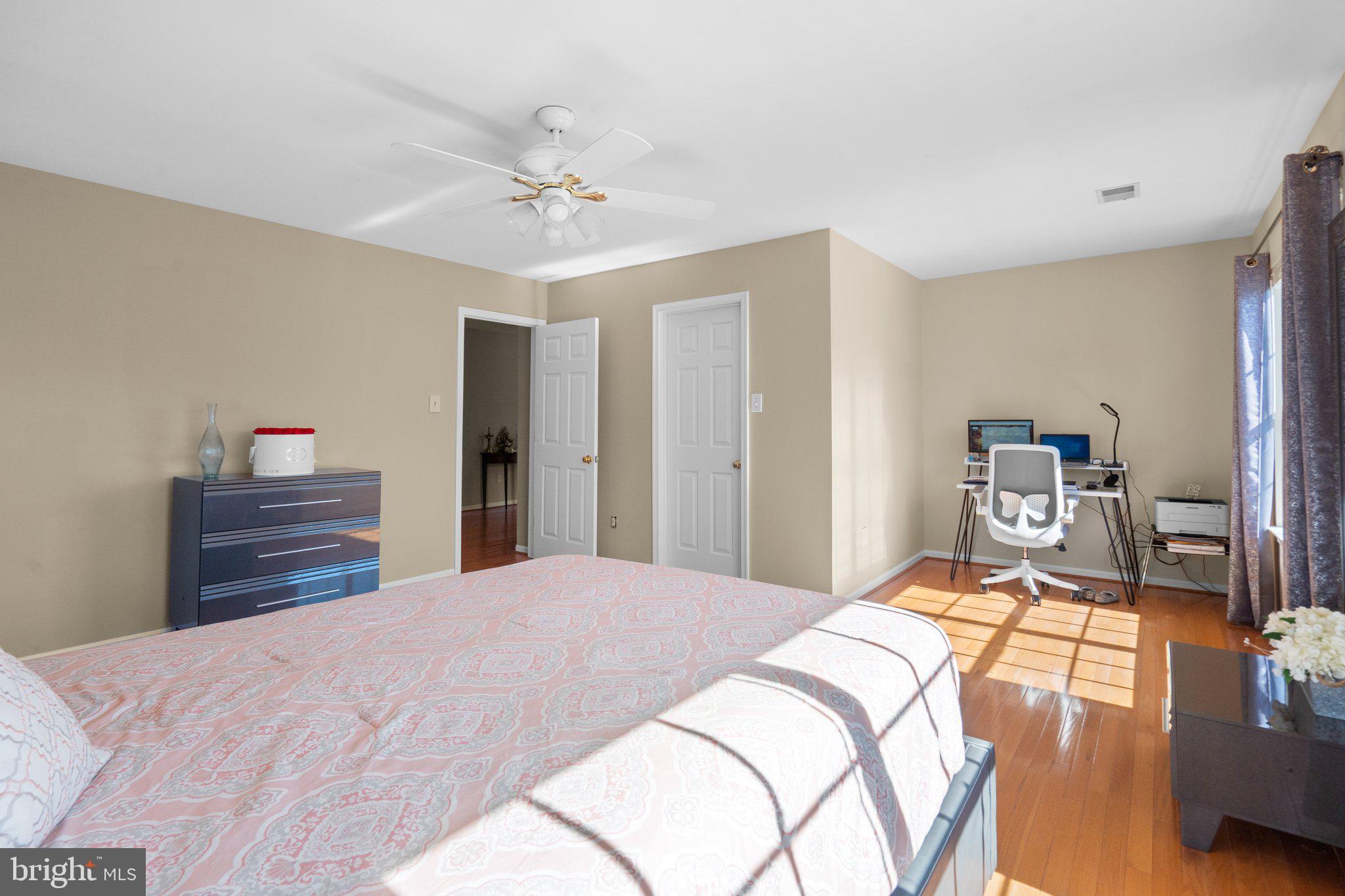 12921 Summit Ridge Terrace Germantown, MD 20874 - Photo 34 of 49 Bedroom 2 with sitting area/desk area