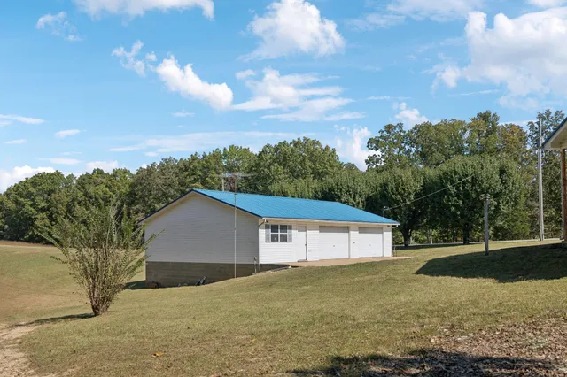 $525,000 | 240 Hurst Road, Hohenwald, TN 38462