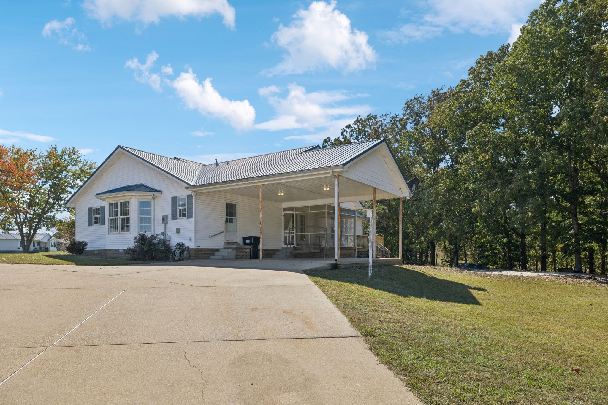 240 Hurst Road Hohenwald, TN 38462 - Photo 50 of 76 a front view of house with yard and green space