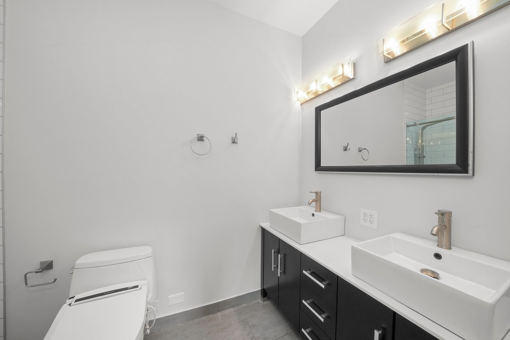 1026 West Monroe Street Chicago, IL 60607 - Photo 19 of 30 a bathroom with a toilet sink and mirror
