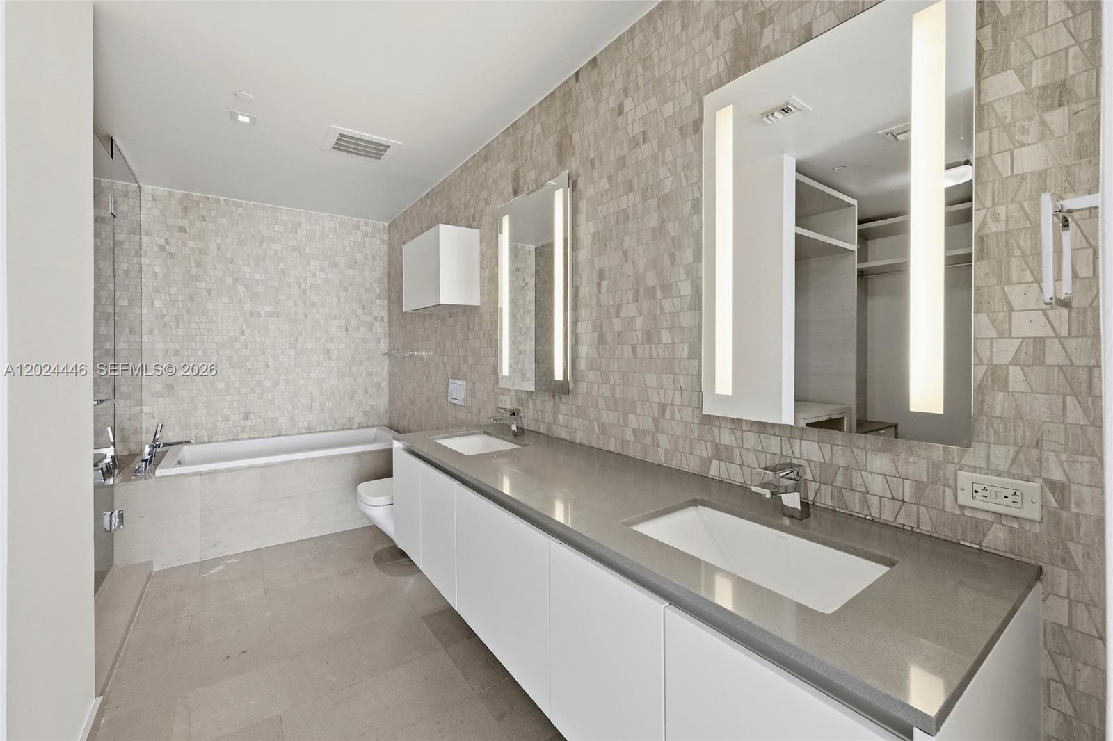 88 Southwest 7th Street, Unit 2008 Miami, FL 33130 - Photo 21 of 47