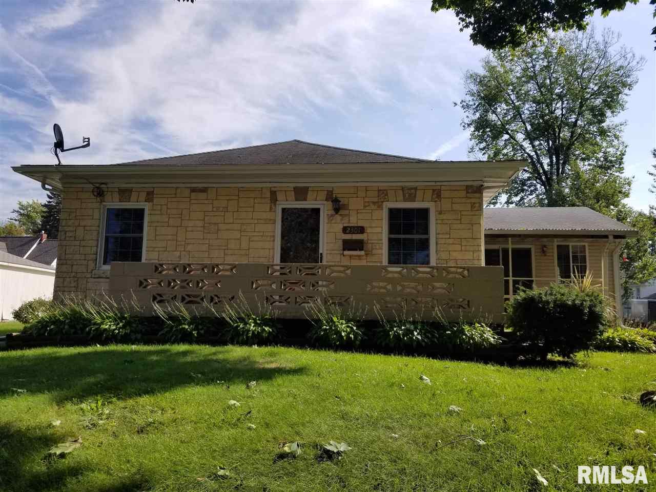 2301 Cleveland Street Clinton, IA 52732 - Photo 1 of 16 Gallery Image 1