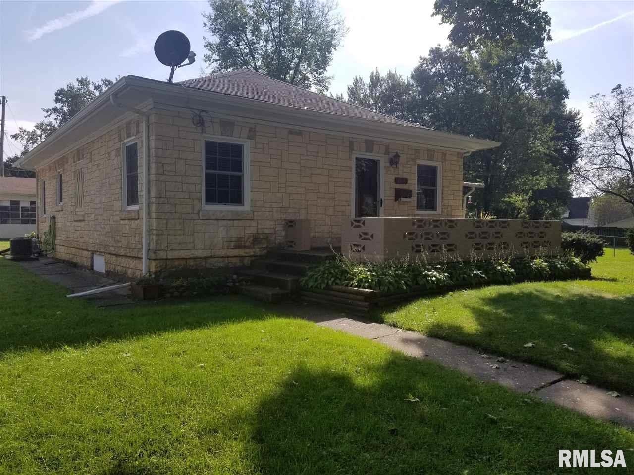 2301 Cleveland Street Clinton, IA 52732 - Photo 3 of 16 Gallery Image 3