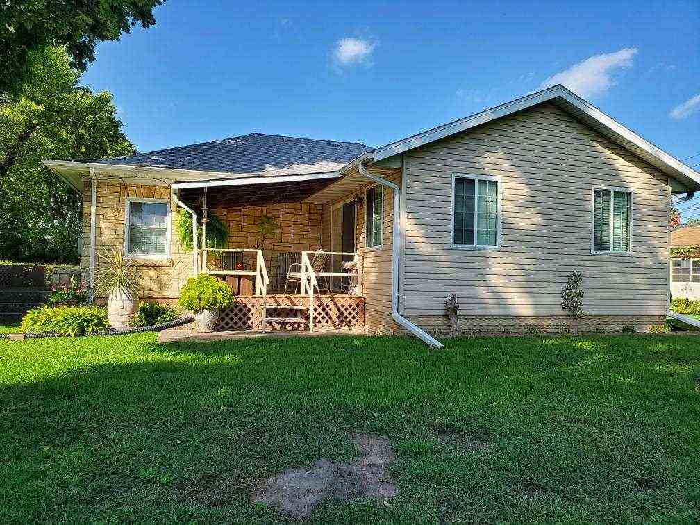 2301 Cleveland Street Clinton, IA 52732 - Photo 5 of 16 Gallery Image 5
