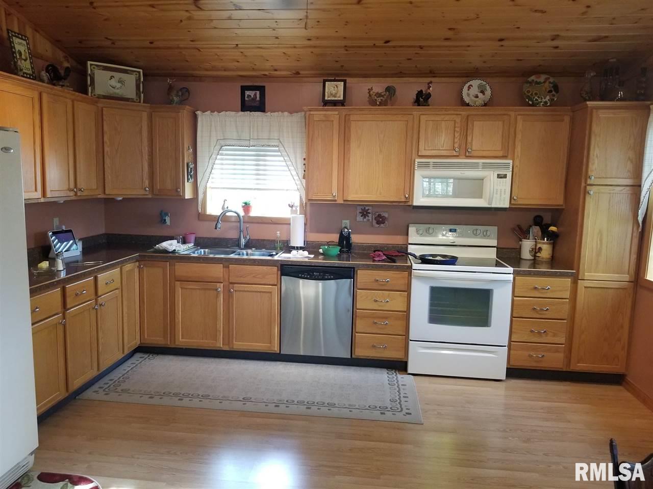 2301 Cleveland Street Clinton, IA 52732 - Photo 7 of 16 Gallery Image 7