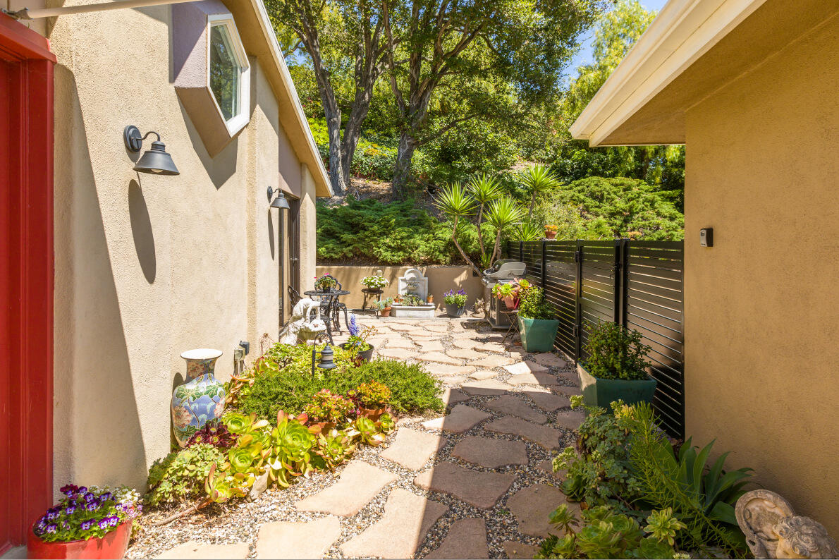 401 Loma Media Road Santa Barbara, CA 93103 - Photo 19 of 29 Courtyard