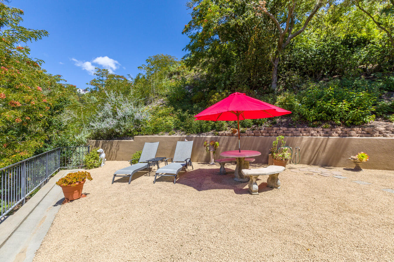 401 Loma Media Road Santa Barbara, CA 93103 - Photo 21 of 29 Very private, level backyard