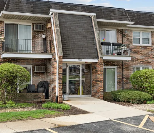 $2,200 | 2343 Ogden Avenue, Unit 3, Downers Grove, IL 60515