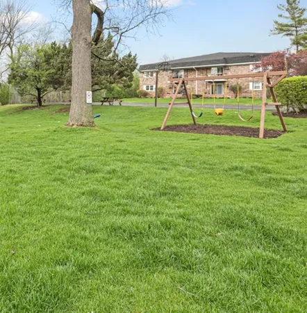 $2,200 | 2343 Ogden Avenue, Unit 3, Downers Grove, IL 60515