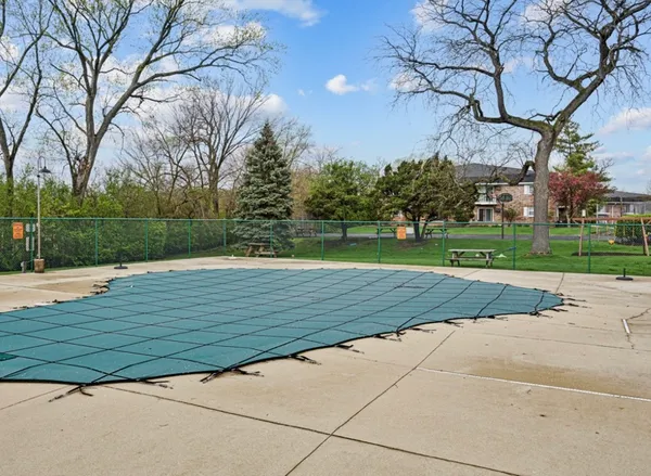 $2,200 | 2343 Ogden Avenue, Unit 3, Downers Grove, IL 60515