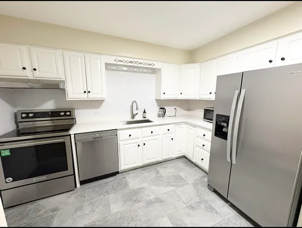 $2,200 | 2343 Ogden Avenue, Unit 3, Downers Grove, IL 60515