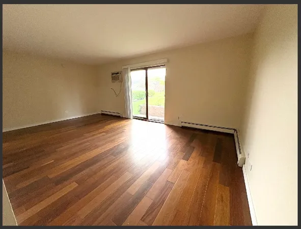 $2,200 | 2343 Ogden Avenue, Unit 3, Downers Grove, IL 60515