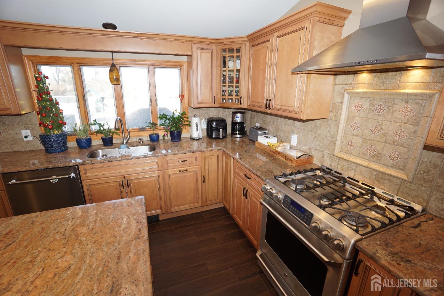 84 West Hill Road Colonia, NJ 07067 - Photo 13 of 39 Gallery Image 13