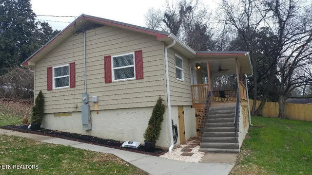 $244,000 | 618 Pennsylvania Avenue, Oak Ridge, TN 37830