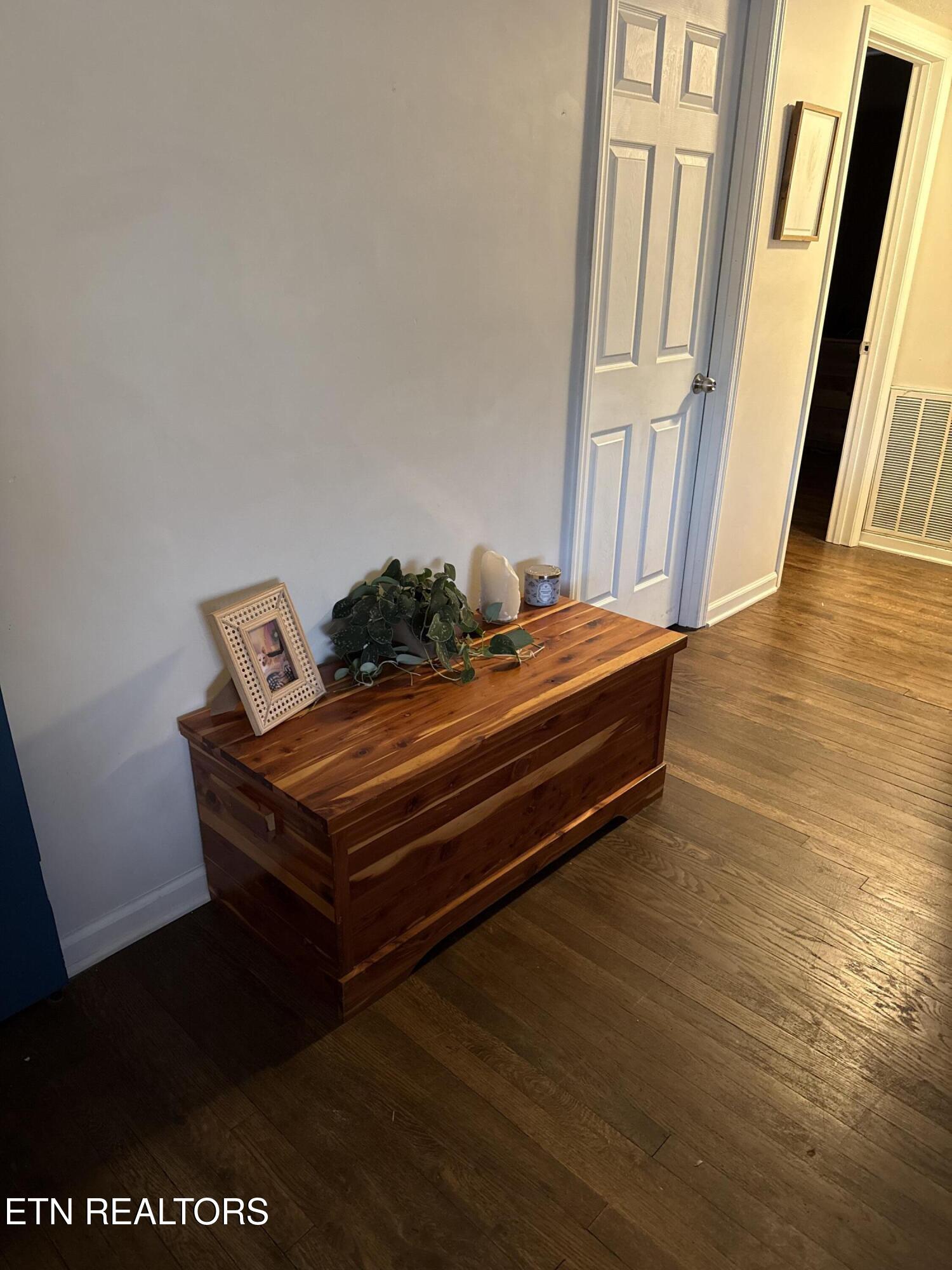 618 Pennsylvania Avenue Oak Ridge, TN 37830 - Photo 5 of 24 79081355614__A5F470AF-EEBC-46B3-A0D5-614