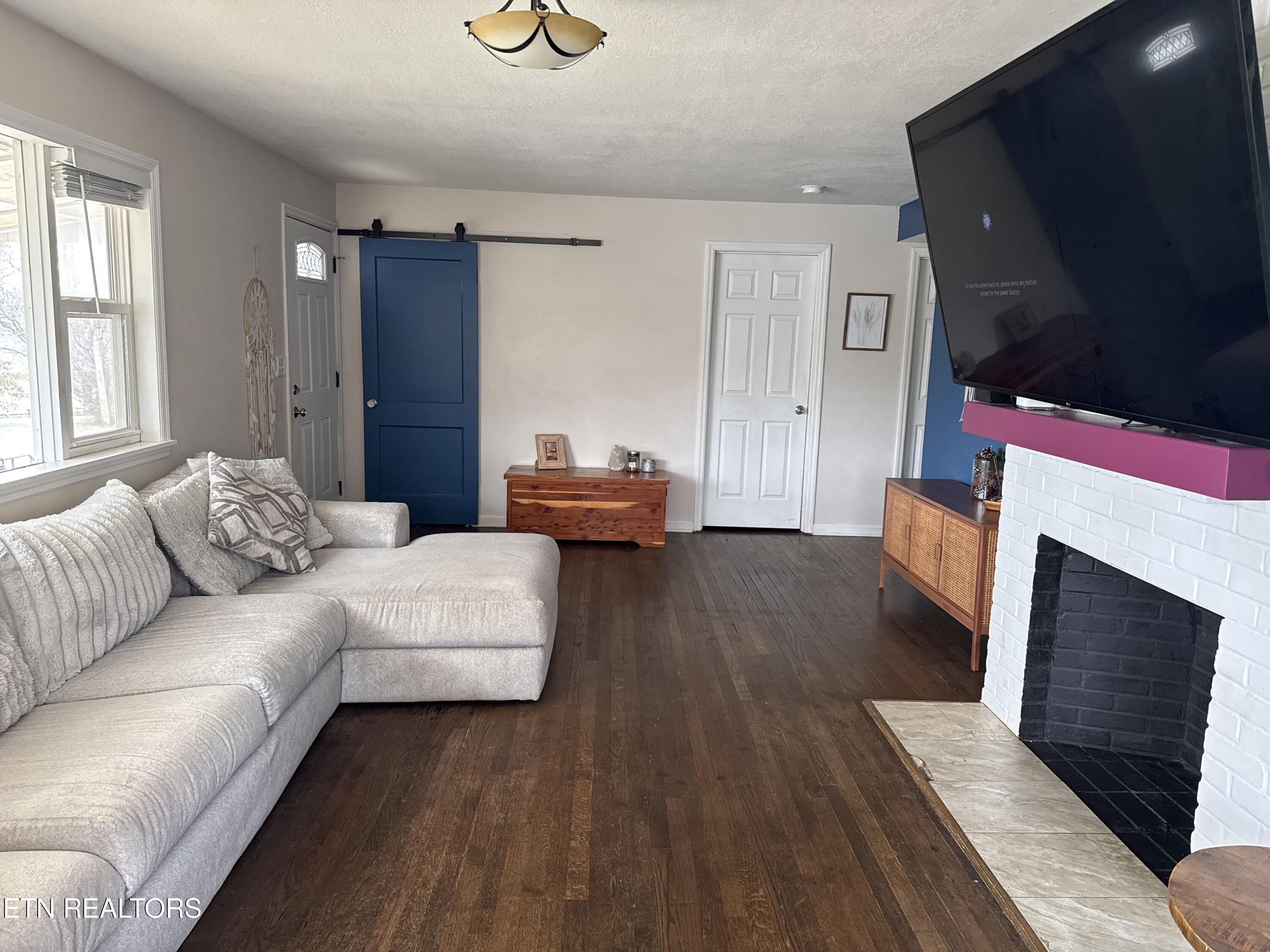 618 Pennsylvania Avenue Oak Ridge, TN 37830 - Photo 6 of 24 79149110927__94D75CD9-2278-40A8-A146-B91