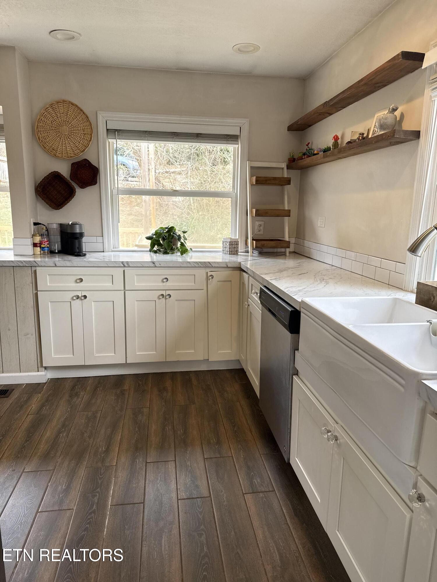 618 Pennsylvania Avenue Oak Ridge, TN 37830 - Photo 8 of 24 79148518675__38BCD129-CF4D-4E66-AEEF-9B1