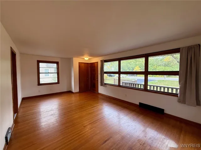 $279,900 | 4628 Creek Rd Extension, Lewiston, NY 14092