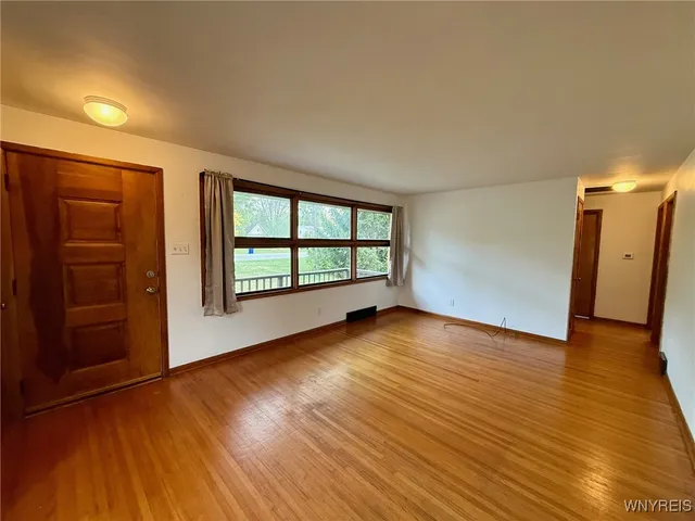 $279,900 | 4628 Creek Rd Extension, Lewiston, NY 14092