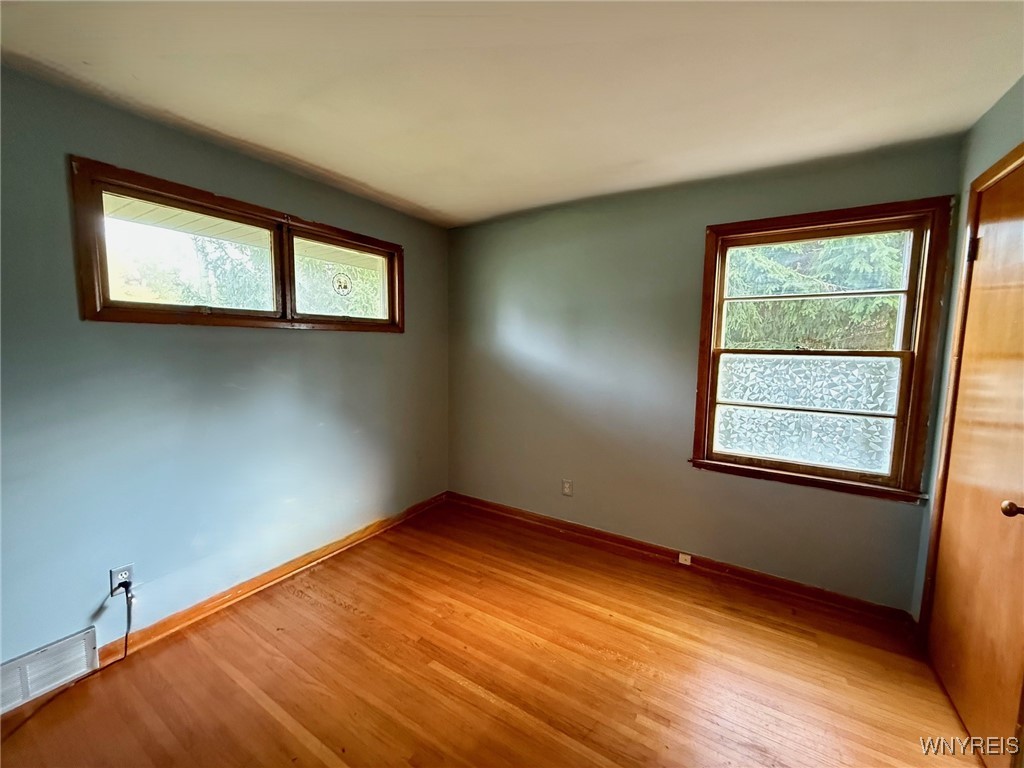 4628 Creek Rd Extension Lewiston, NY 14092 - Photo 29 of 39 Third bedroom