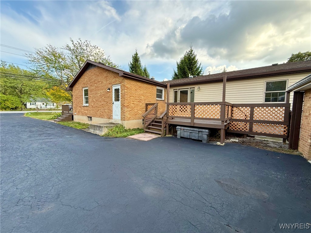 4628 Creek Rd Extension Lewiston, NY 14092 - Photo 6 of 39