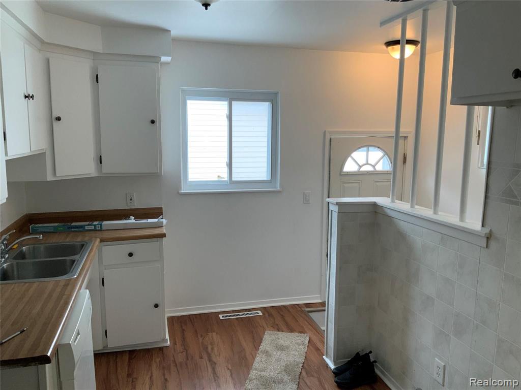 1005 Hemphill Road Flint, MI 48507 - Photo 3 of 16