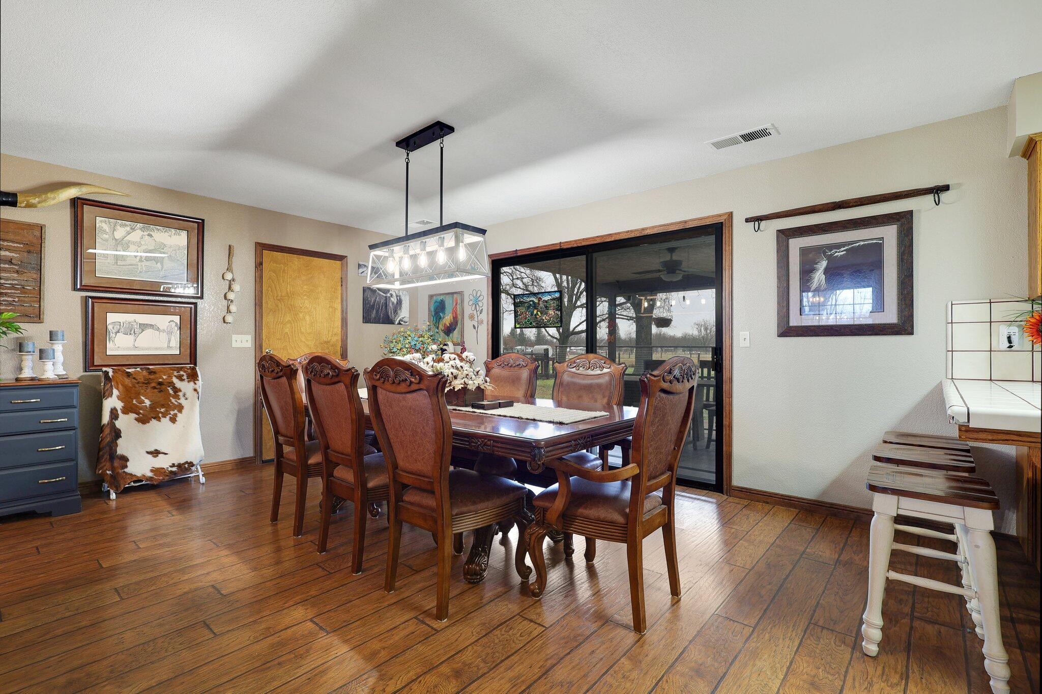 22405 Lone Tree Road Anderson, CA 96007 - Photo 16 of 49 Glowing laminate flooring