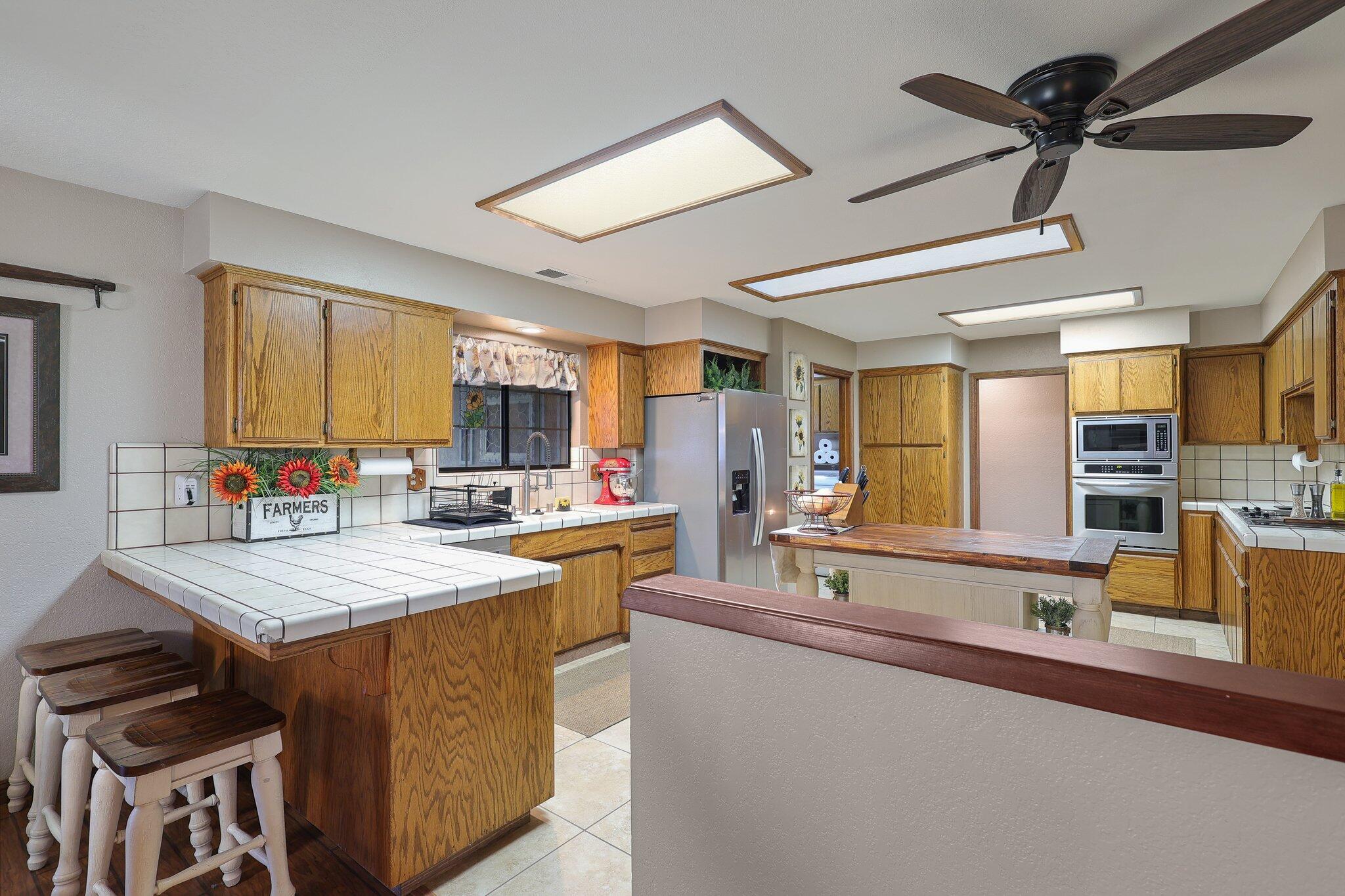 22405 Lone Tree Road Anderson, CA 96007 - Photo 18 of 49 Breakfast bar
