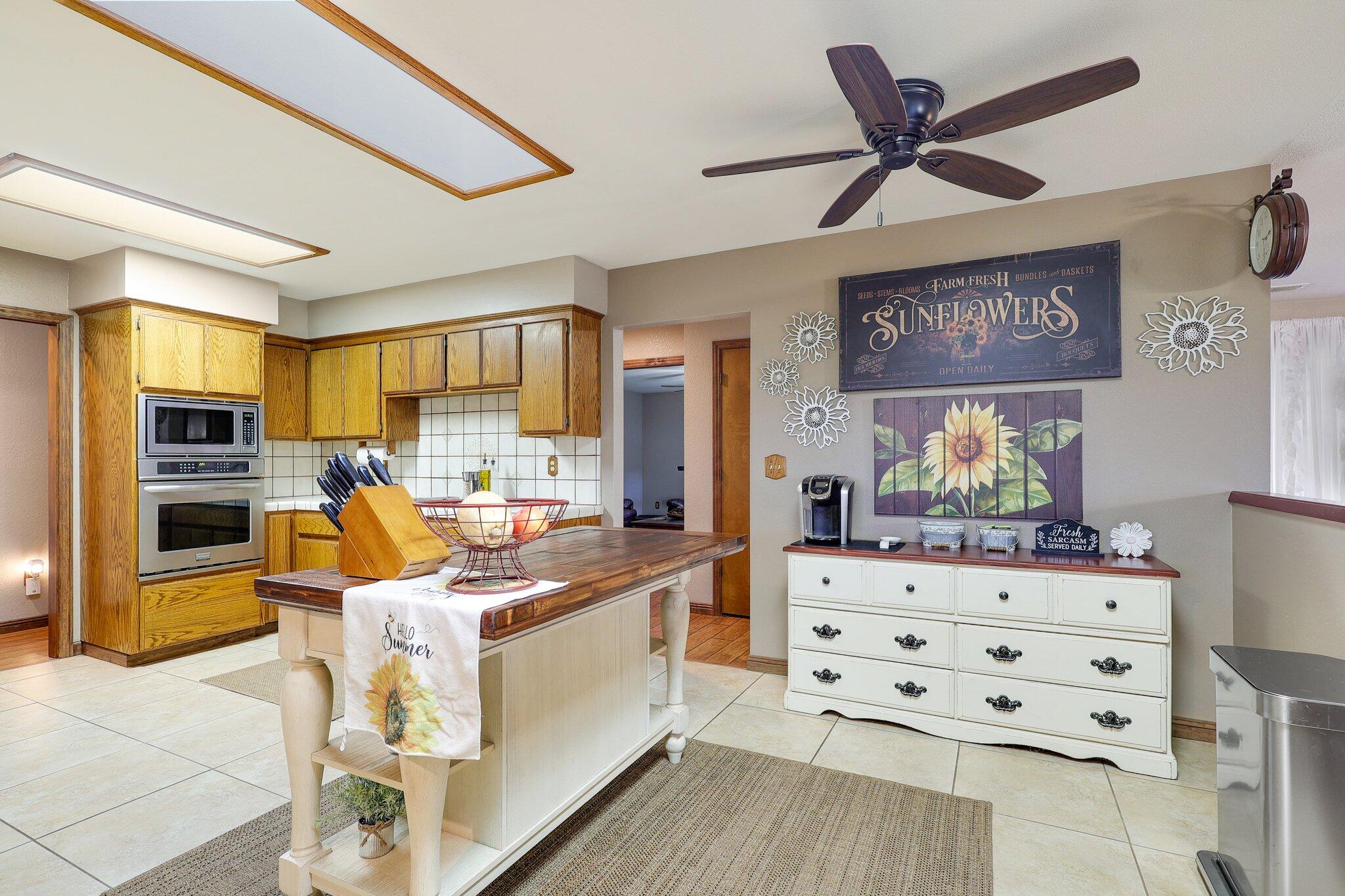 22405 Lone Tree Road Anderson, CA 96007 - Photo 19 of 49 Great kitchen for entertaining