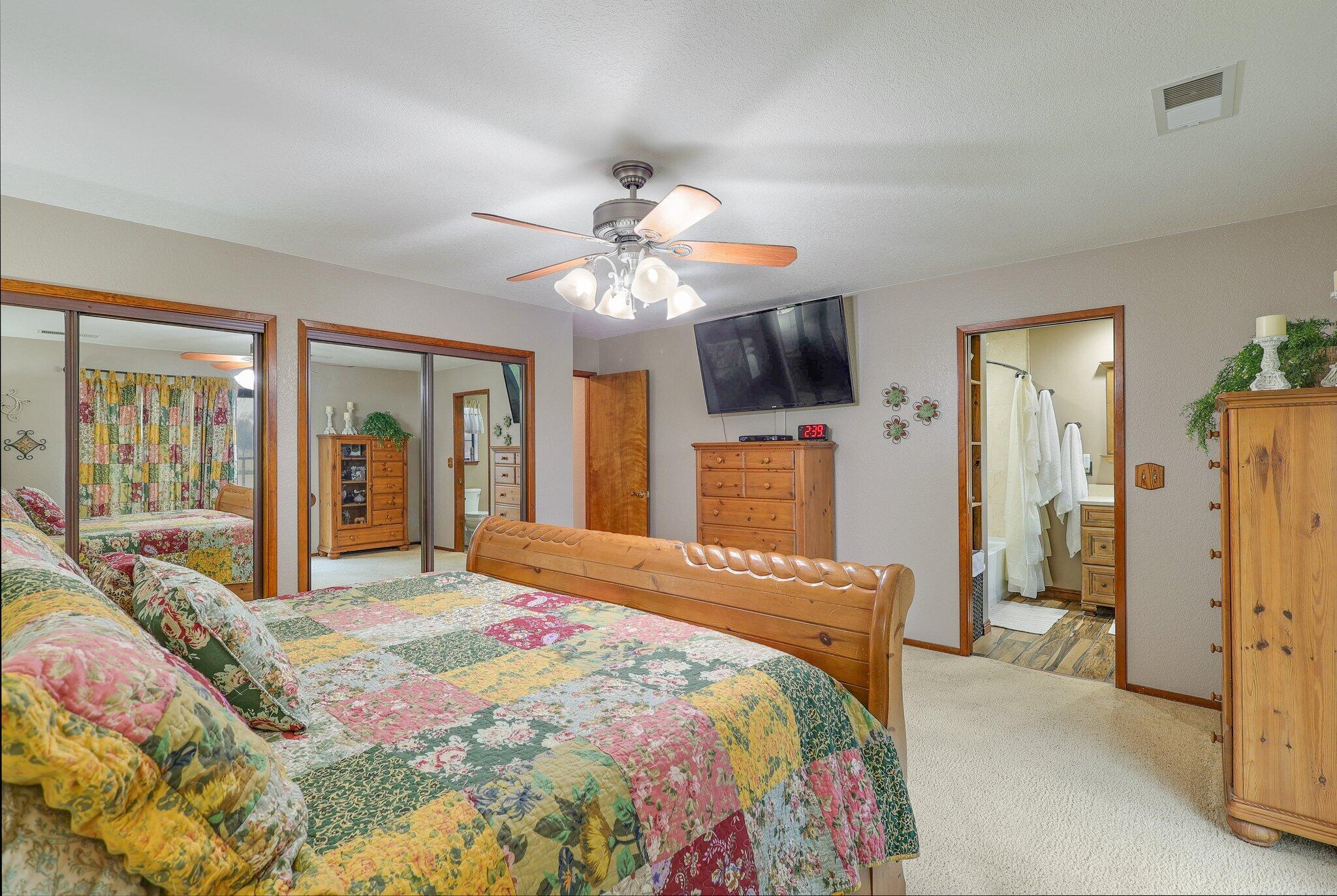 22405 Lone Tree Road Anderson, CA 96007 - Photo 34 of 49 Oversized with his & her closets