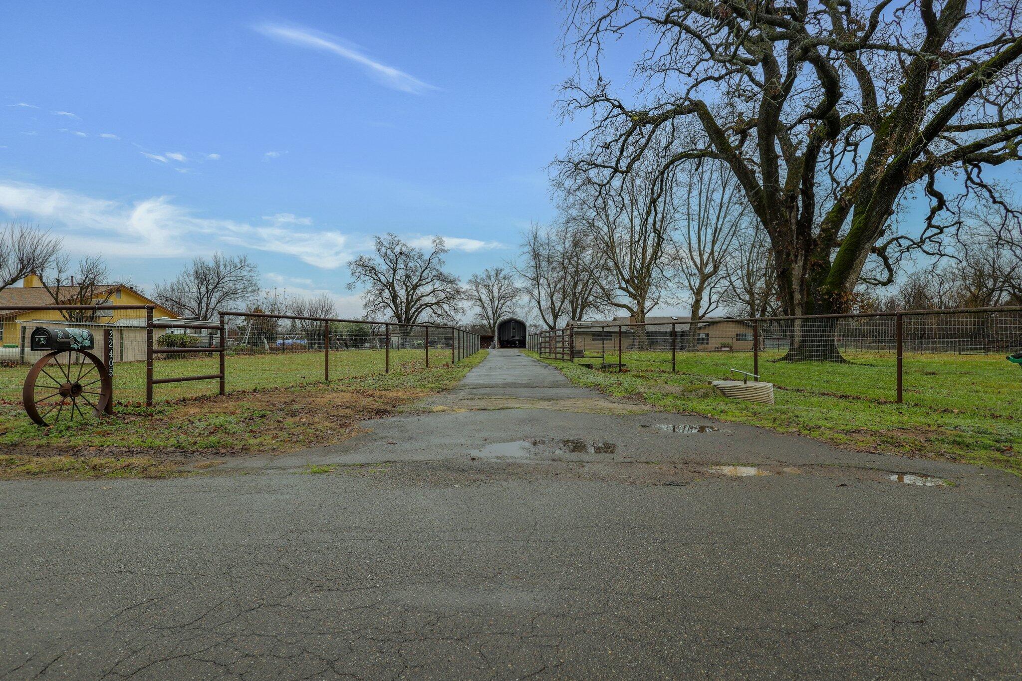 22405 Lone Tree Road Anderson, CA 96007 - Photo 41 of 49 Private gated entry