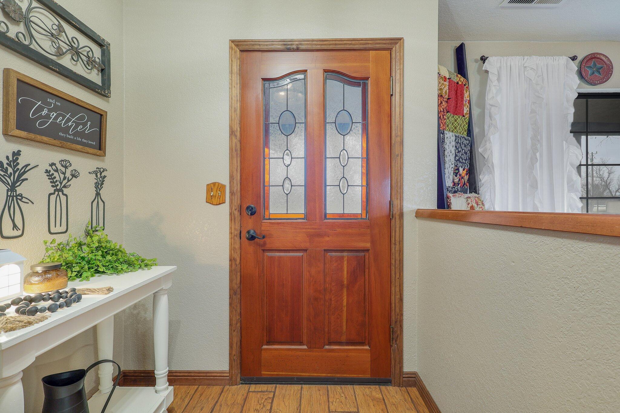 22405 Lone Tree Road Anderson, CA 96007 - Photo 7 of 49 Welcoming entry way