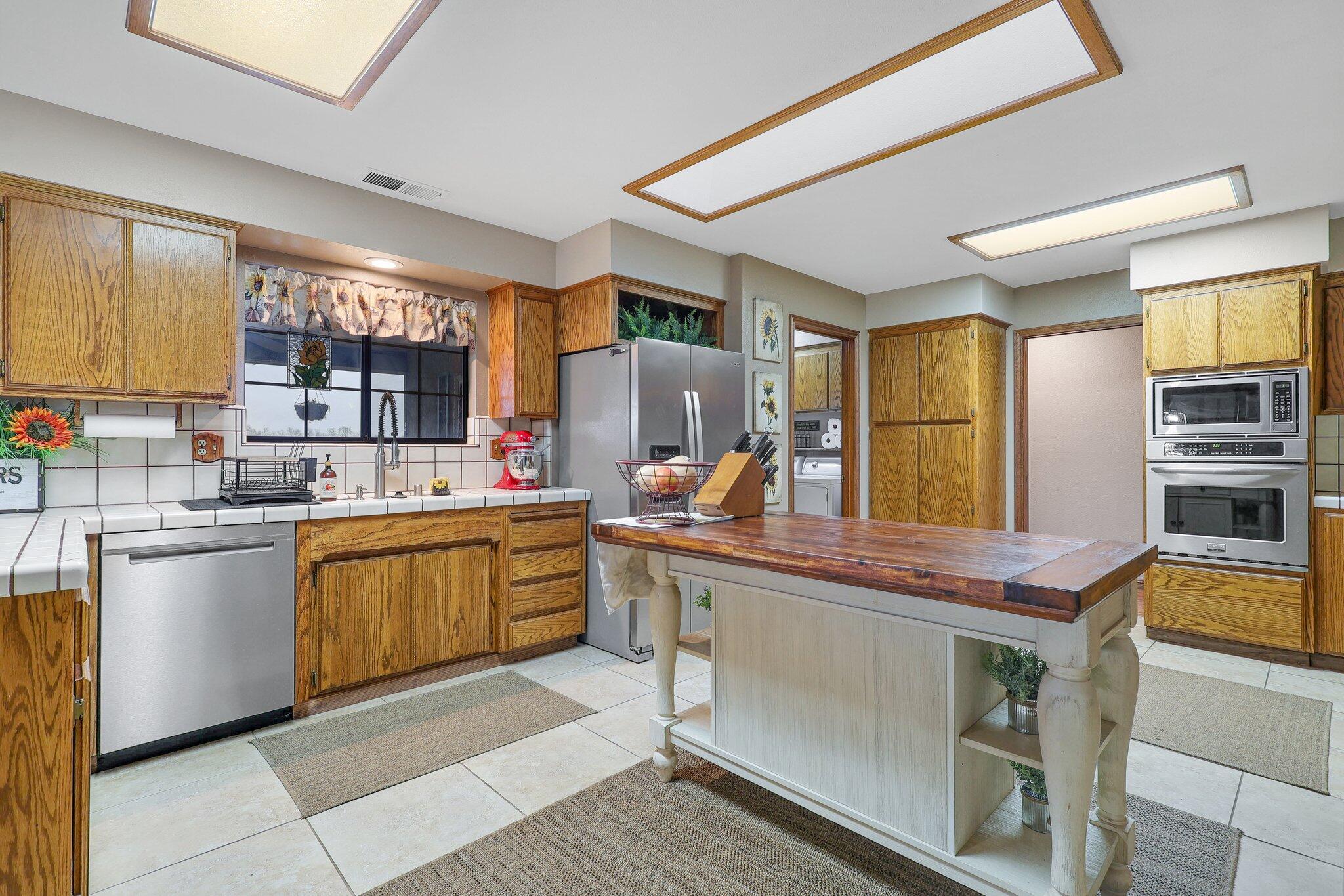 22405 Lone Tree Road Anderson, CA 96007 - Photo 9 of 49 Stainless appliances