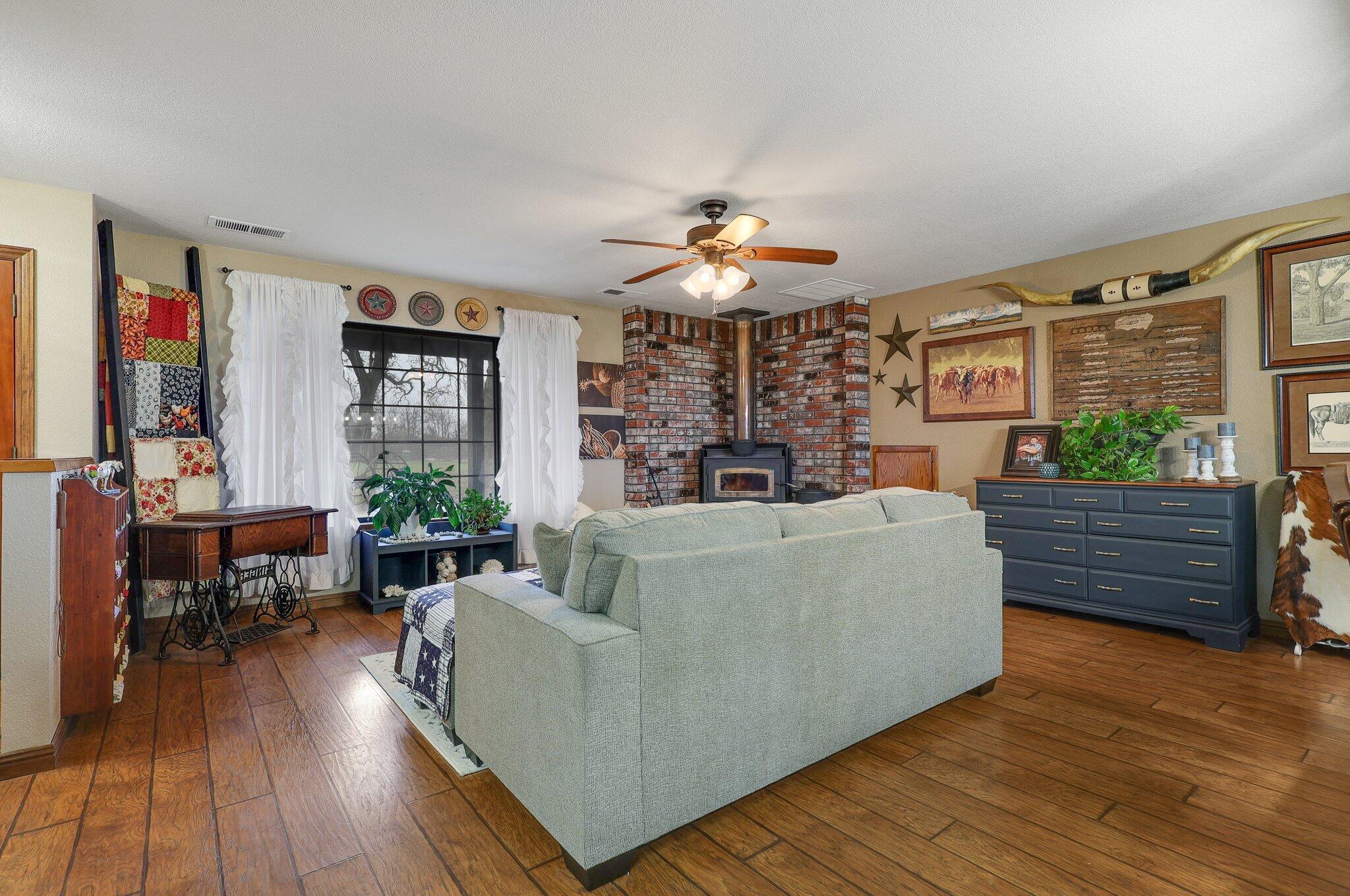22405 Lone Tree Road Anderson, CA 96007 - Photo 10 of 49 Plenty of room to accommodate furniture