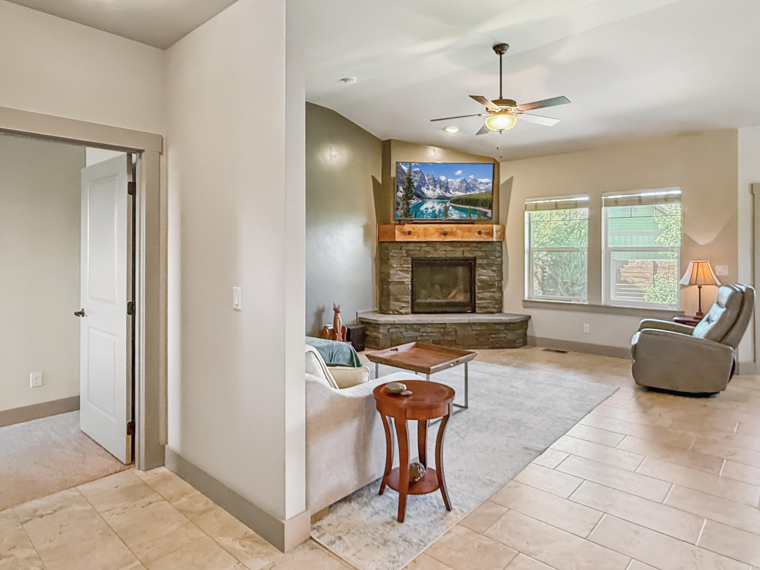 323 Northwest Saddle Ridge Loop Prineville, OR 97754 - Photo 7 of 38 living1