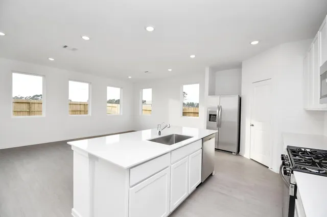 $2,100 | 934 Garden Path Drive, Willis, TX 77378