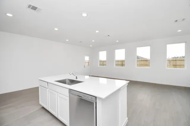 $2,100 | 934 Garden Path Drive, Willis, TX 77378