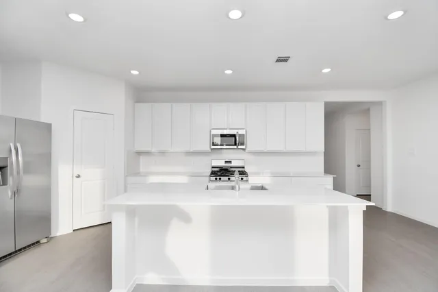 $2,100 | 934 Garden Path Drive, Willis, TX 77378