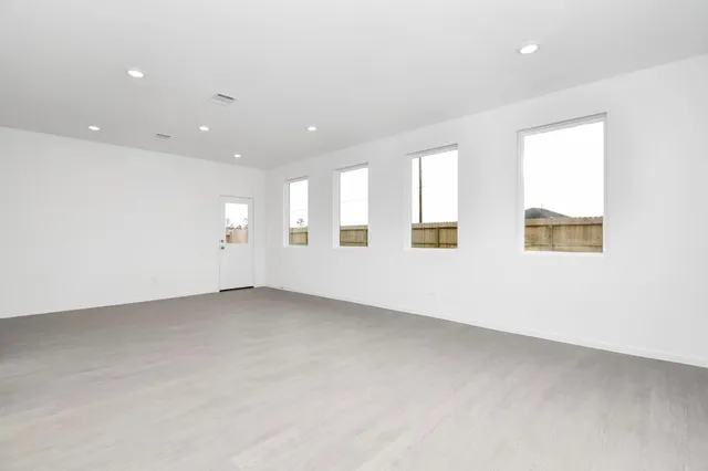 $2,100 | 934 Garden Path Drive, Willis, TX 77378