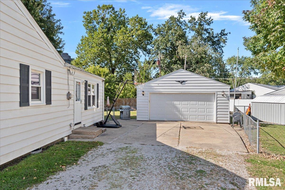 19 Salem Court Springfield, IL 62702 - Photo 23 of 29 Gallery Image 23