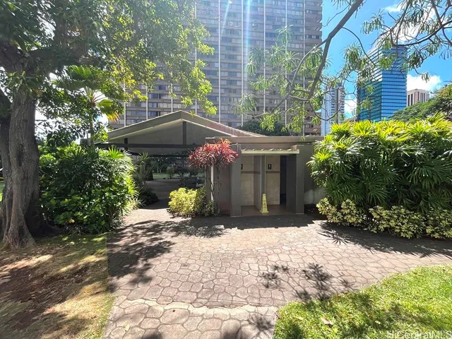 $2,300 | 55 South Kukui Street, Unit D1608, Honolulu, HI 96817