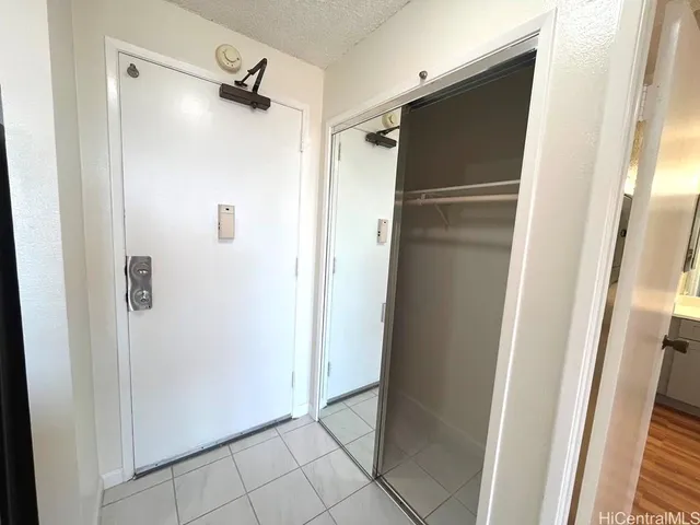 $2,300 | 55 South Kukui Street, Unit D1608, Honolulu, HI 96817