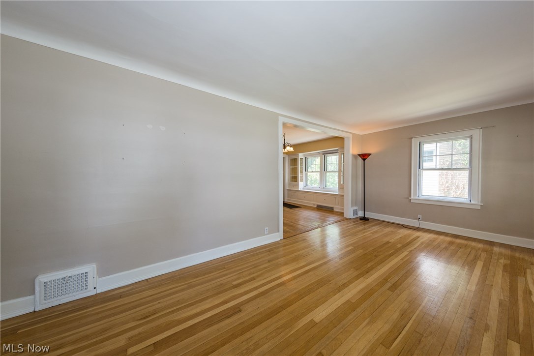 3022 Kensington Road Cleveland, OH 44118 - Photo 5 of 24