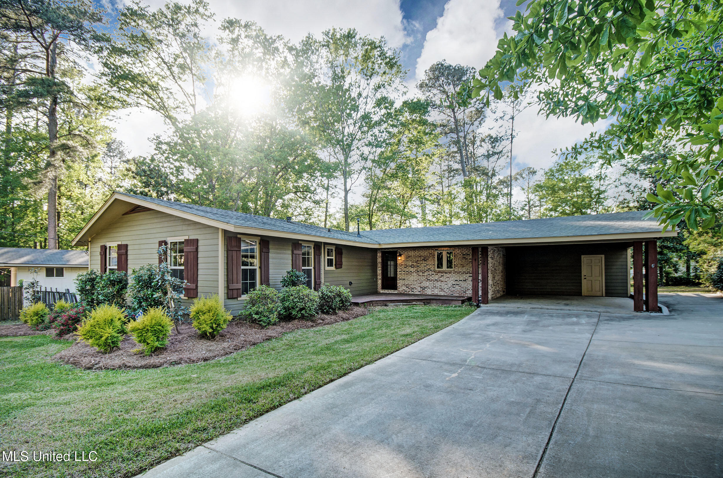139 Chippewa Circle Jackson, MS 39211 - Photo 2 of 43 IMGP6154_5_6